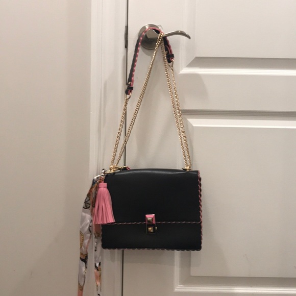 Black and pink lettuce edge purse - Picture 2 of 5